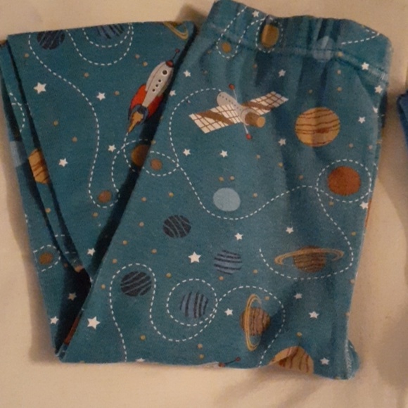 2 pairs of pajama bottoms - Picture 4 of 5